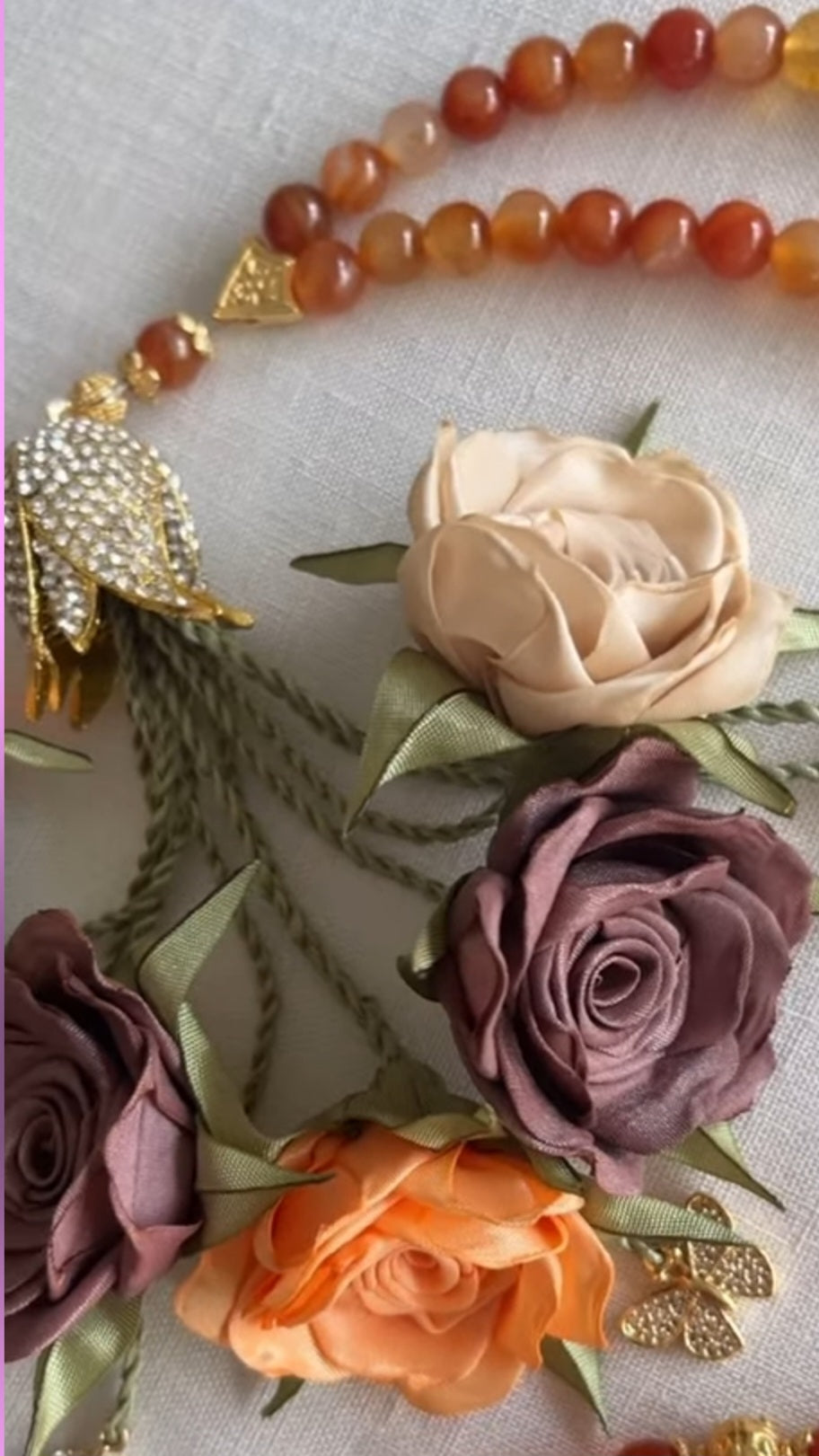طلب مسبق - PRE-ORDER SPECIAL EDITION - Agate Natural Stones/ Unique Multicolor Flowers [عقيق]                               تستغرق مدة التنفيذ ٣-٤ أسابيع على الأقل
تنويه: قد تختلف ألوان أو بعض اكسسوارات المنتج قليلاً عن الصور