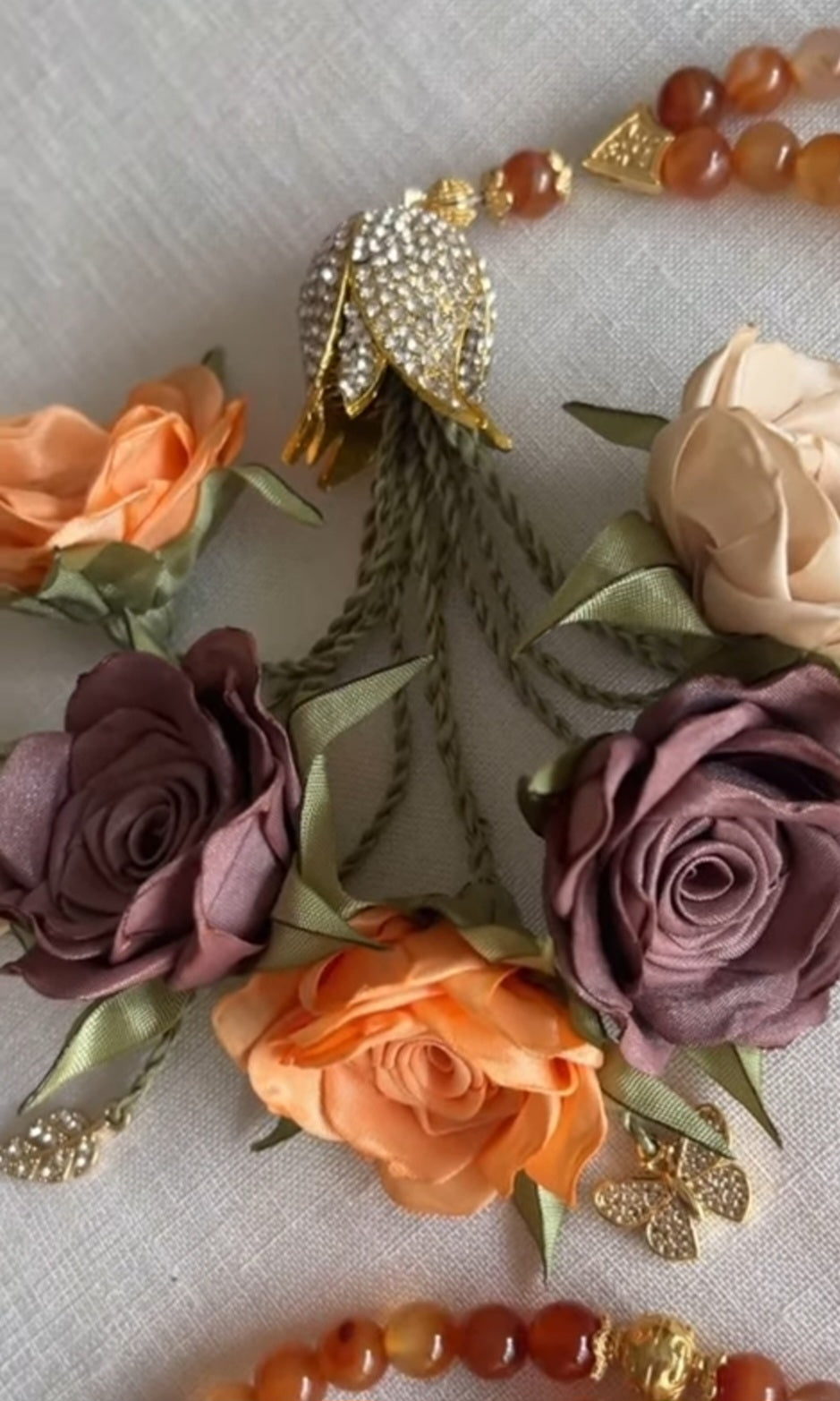 طلب مسبق - PRE-ORDER SPECIAL EDITION - Agate Natural Stones/ Unique Multicolor Flowers [عقيق]                               تستغرق مدة التنفيذ ٣-٤ أسابيع على الأقل
تنويه: قد تختلف ألوان أو بعض اكسسوارات المنتج قليلاً عن الصور