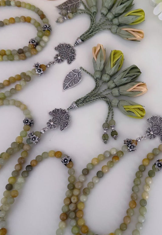 PRE-ORDER - RAMADAN COLLECTION - LIMITED EDITION - Green Onix Natural Stones/ Lime Tulips [أونكس أخضر]                    تستغرق مدة التنفيذ اسبوعين تقريباً
تنويه: قد تختلف ألوان وبعض اكسسوارات المنتج قليلاً عن الصور المعروضة وذلك حسب توفرها