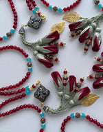 PRE-ORDER - RAMADAN COLLECTION - LIMITED EDITION - Jade Natural Stones/ Shades of Red Tulips [ اليشم]                             تستغرق مدة التنفيذ اسبوعين تقريباً
تنويه: قد تختلف ألوان وبعض اكسسوارات المنتج قليلاً عن الصور المعروضة وذلك حسب توفرها