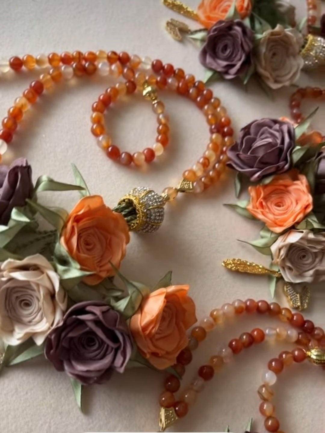 PRE-ORDER طلب مسبق - LIMITED EDITION - Agate Natural Stones/ Multicolored  Unique Flowers  [عقيق]                                  سيتم شحن الطلب بتاريخ ٣/٣ باذن الله  
تنويه: قد تختلف ألوان أو بعض اكسسوارات المنتج قليلاً عن الصور المعروضة وذلك حسب توفرها